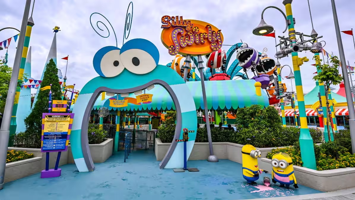 Universal Studio Singapore USS w/ Minion Gift [OPEN DATED]